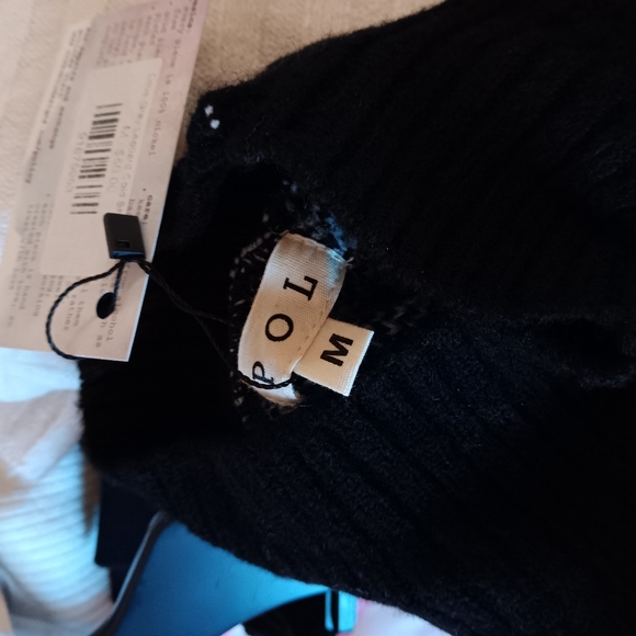 Ladies cold shoulder sweater - Picture 1 of 2